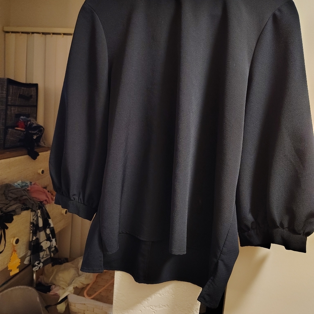 Cute black top for sale - Picture 2 of 5